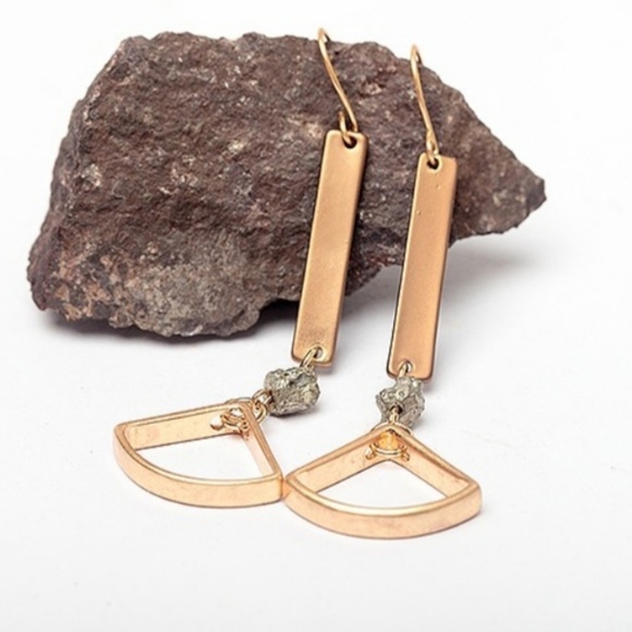 Boho geometric pyrite earrings - Picture 2 of 4